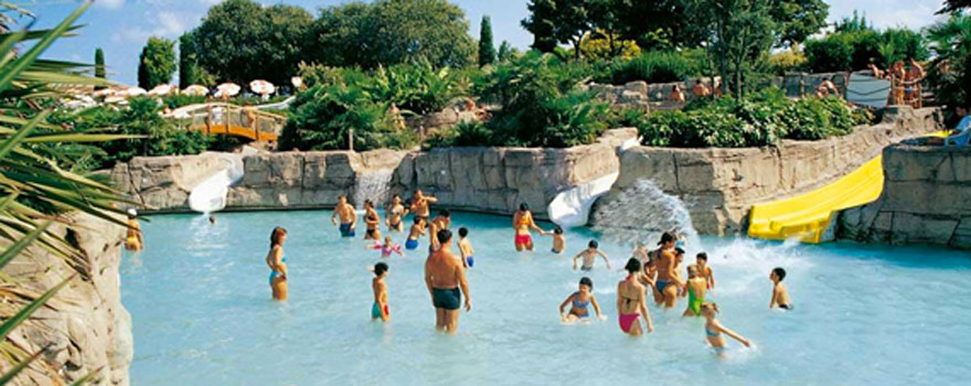 Parco Cavour un parco acquatico che si trova nelle vicinanze dell'Hotel Chiara 3 stelle